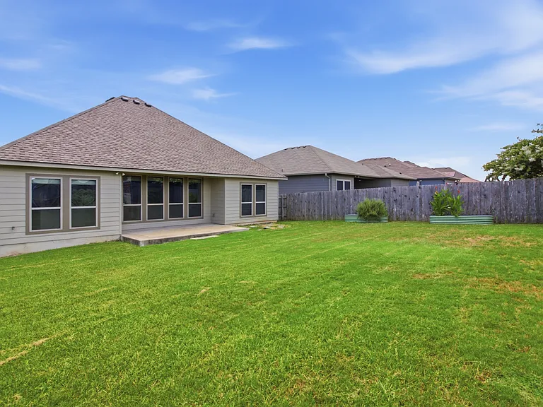 5716 Blackstone Dr — Photo 28