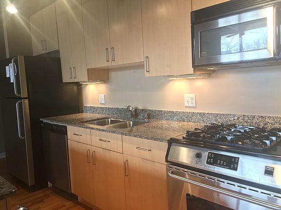 5th image of 2201 W Wabansia Ave APT 17
