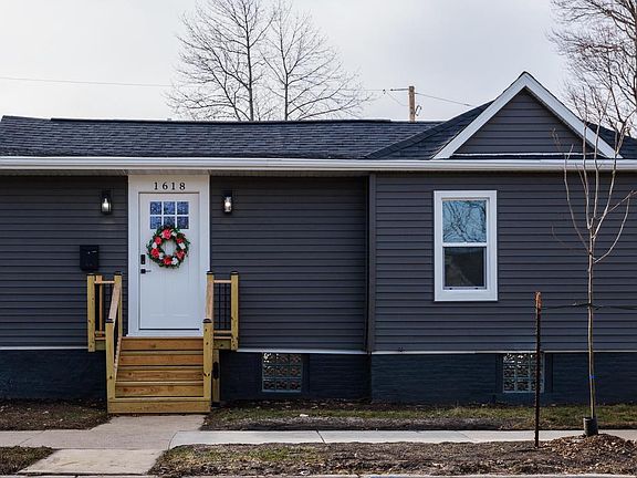 3rd image of 1618 Grand AVENUE