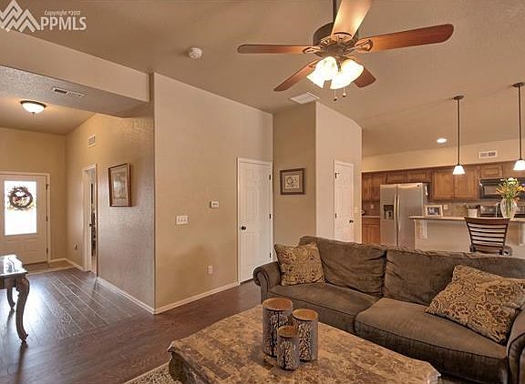 2nd image of 122 S Trevino Dr