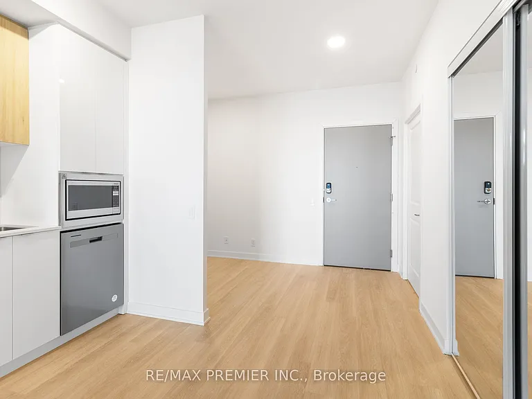 30 Upper Mall Way #909 — Photo 14