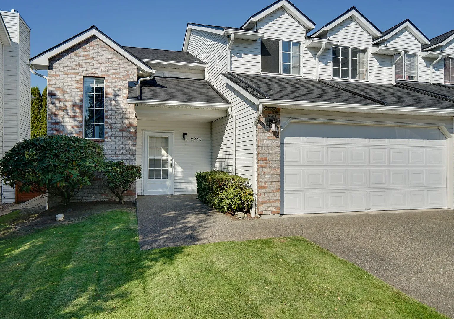 Desirable Eagle Lane Townhome — Photo 1