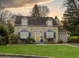 15 Manor Rd, Verona, NJ 07044