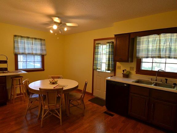 2nd image of 608 W Hildreth St