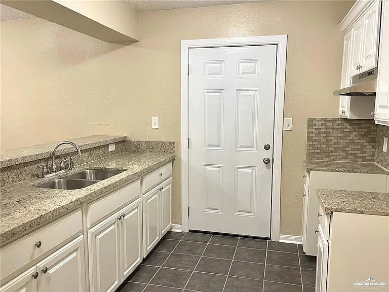 4106 Linda Vista St — Photo 4