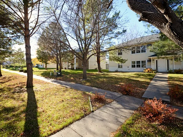 Williamsburg Apartments - Attached Double Garage!, 819-823 28th Ave #4, Minot, ND 58701