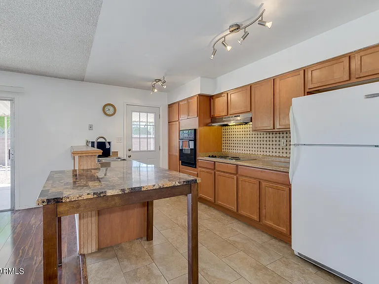 1623 E Del Rio Dr — Photo 9