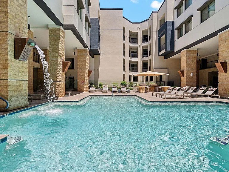 Scottsdale Grand — Photo 9