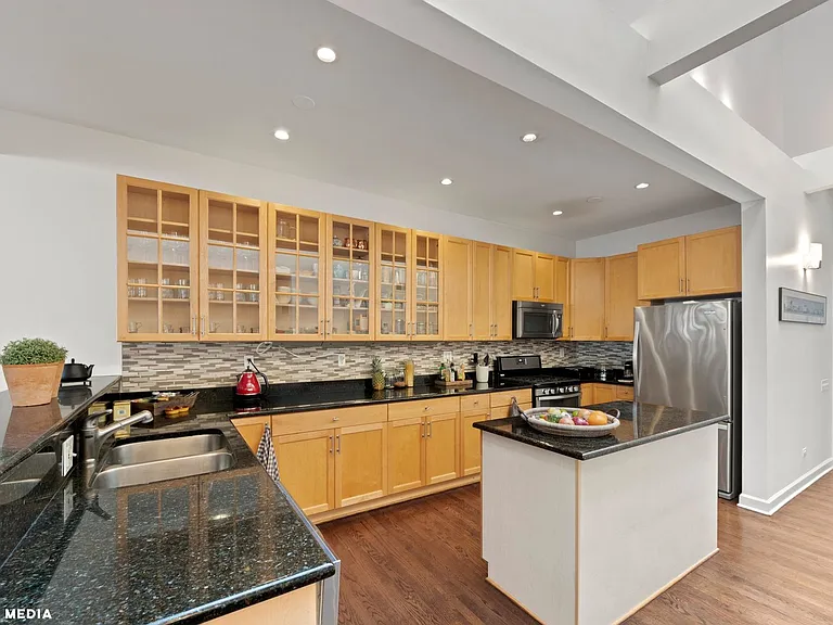 353 W Chicago Ave #4E — Photo 11