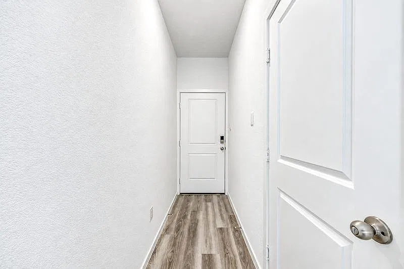 3 bed, 2.5 bath, 1487 sqft, $2,300 — Photo 3