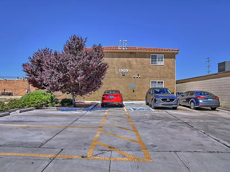 1909 Wilmoore Dr SE #B — Photo 1
