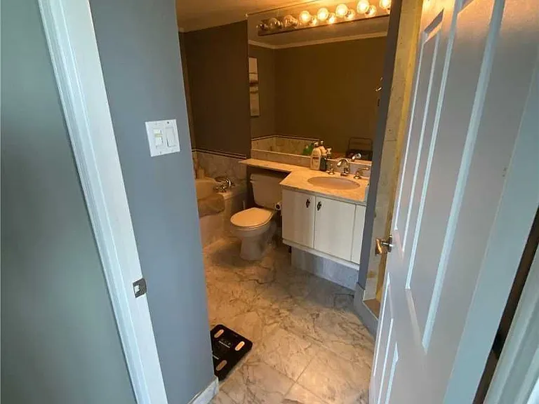 2285 Lake Shore Blvd W #910 — Photo 12