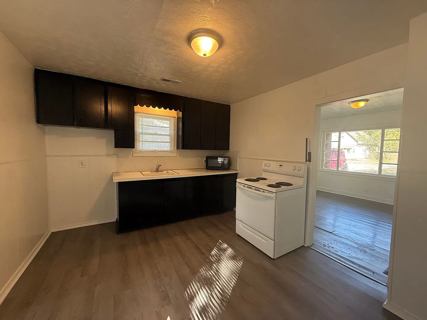 Cute 2 bedroom 1 bath home — Photo 3