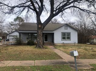 203 W Nelson St, Bowie, TX 76230