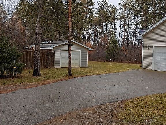 Detached garage w/ electric