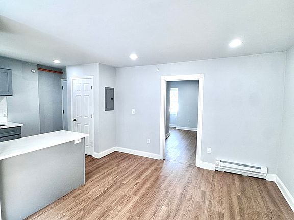4th image of 827-829 W Linden St #829-6