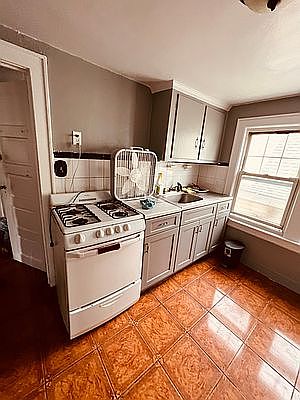 3rd image of 81-64 Dongan Ave #X4