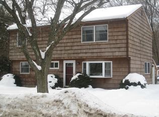 9 Walsh Rd, Bedford, MA 01730