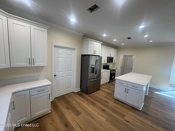 3rd image of 5252 Skylark Dr