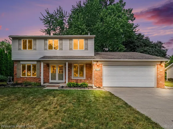 2601 Gemini Dr, Lake Orion, MI 48360