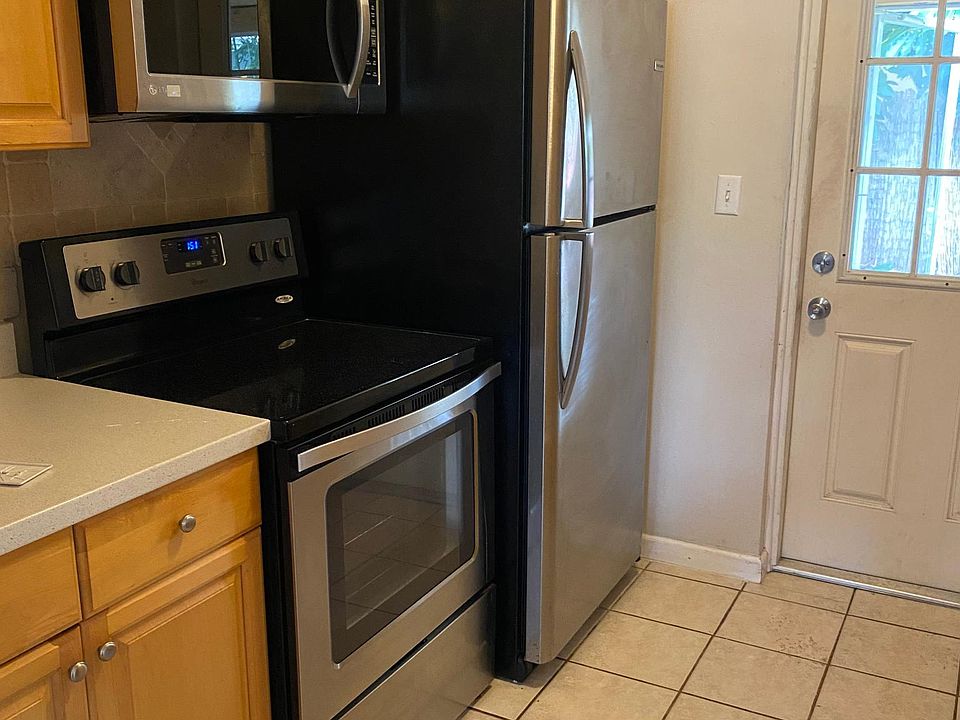 1st image of 2520 NE 11th Ct