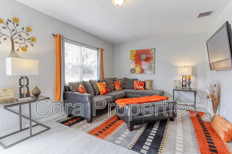 3 bed, 1.0 bath, 1000 sqft, $1,550 — Photo 3