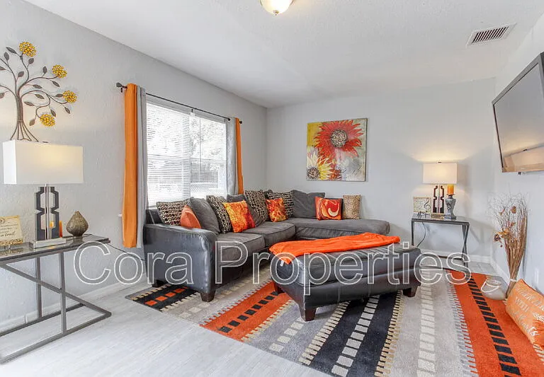 685 Sears Ave NE #4 — Photo 3