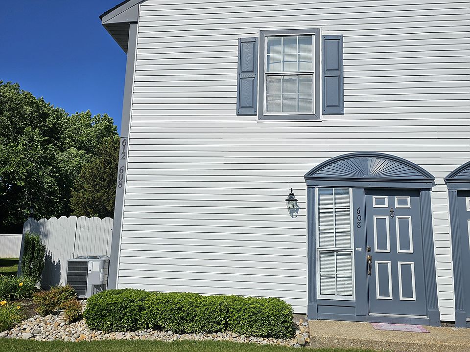 1st image of 608 Barwick Ct