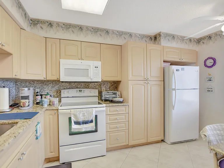 7310 Ashford Pl #405 — Photo 9