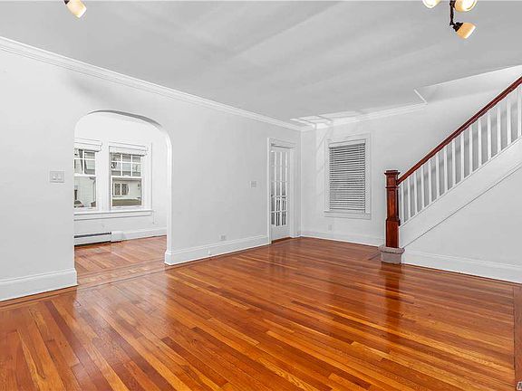 5th image of 2691 Magee Pl