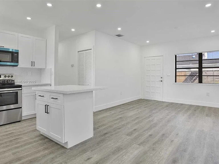 SW 34th Ct — Photo 3