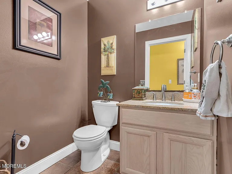 107 Shenandoah Blvd — Photo 42