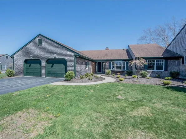191 Young Dr, Portsmouth, RI 02871