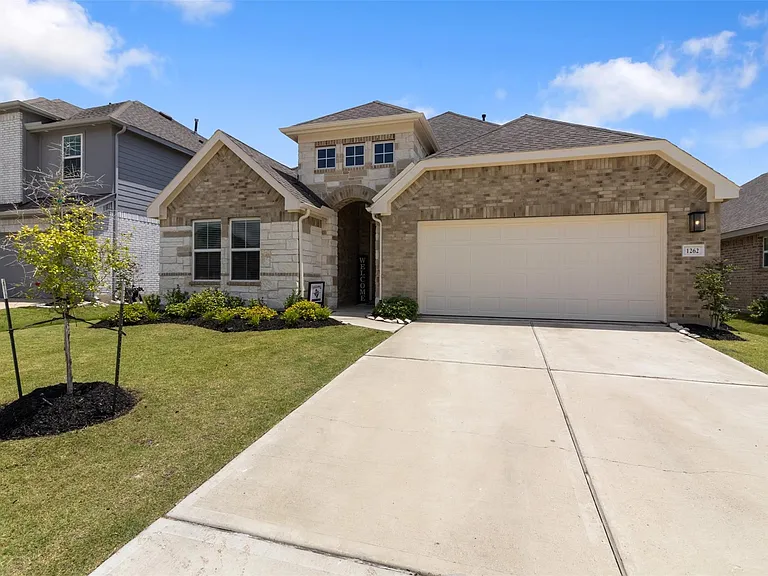 1262 Gainesville Dr — Photo 2