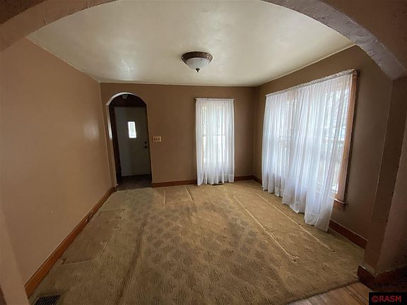 5th image of 304 Park Ave NE