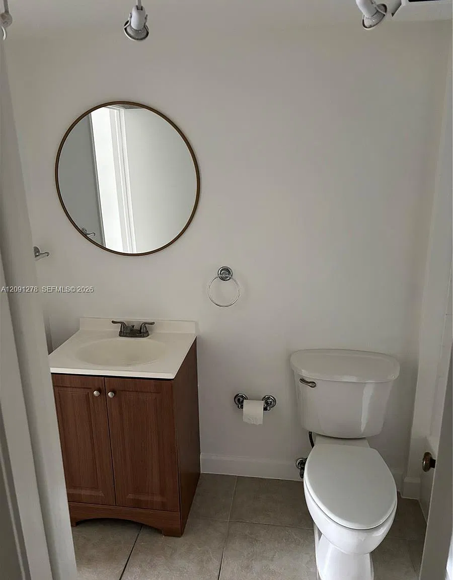 Camino Circle Condo — Photo 4