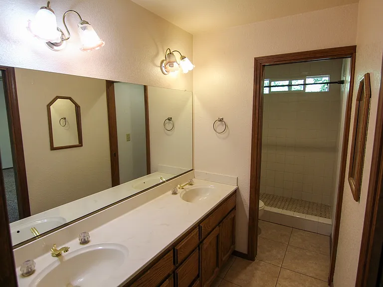 6827 Creekside St — Photo 14