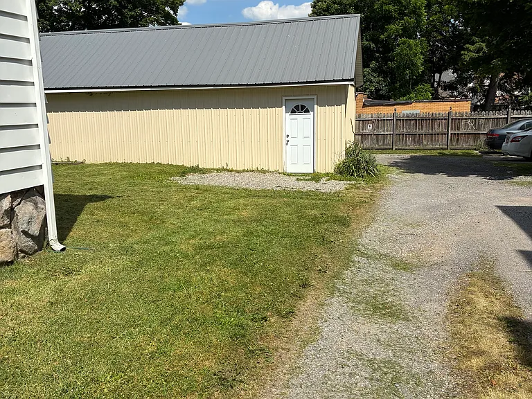 307 Franklin St — Photo 15