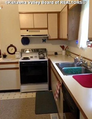 5th image of 1017 Somerset Dr