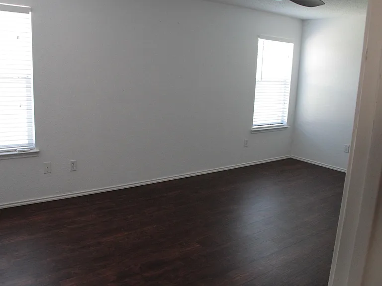 2059 La Salle Trl — Photo 2
