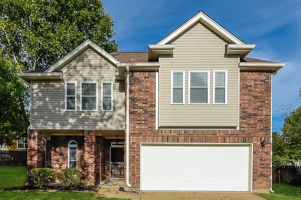 4 bed, 2.5 bath, 2071 sqft, $2,610 — Photo 1