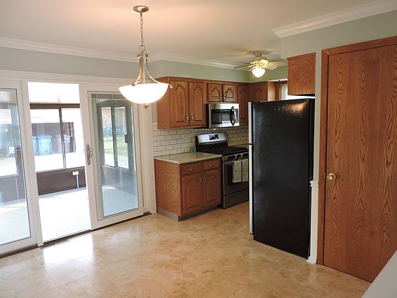 4th image of 16342 Dobson Ave