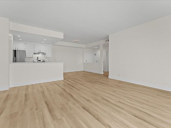 4th image of 1175 E Ocean Blvd Unit 305