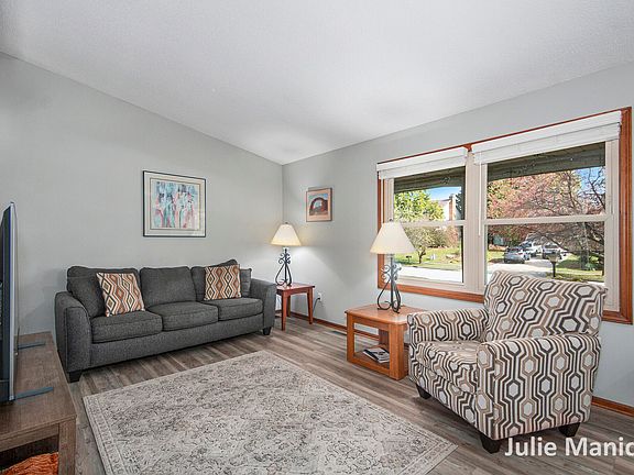 4th image of 5535 Brattleboro Dr SE
