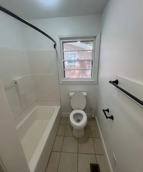 Hall full bathroom