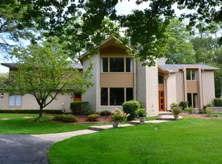 8844 N Bayside Dr, Milwaukee, WI 53217