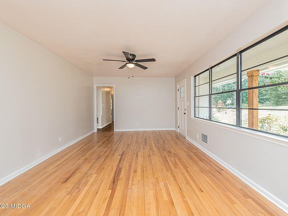 3rd image of 32 Knollwood Rd