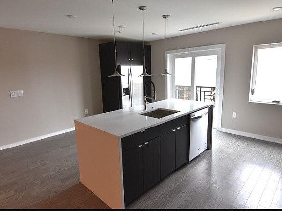 3rd image of 958 Shackamaxon St APT 000002
