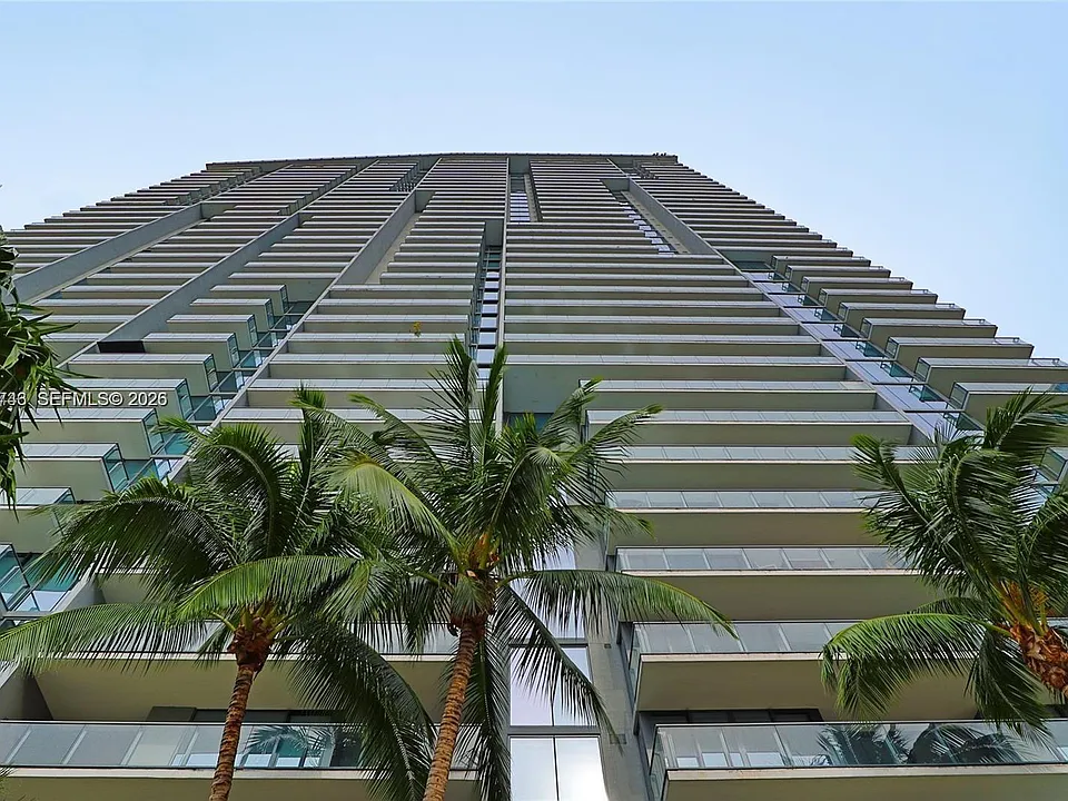 68 SE 6th St #1008