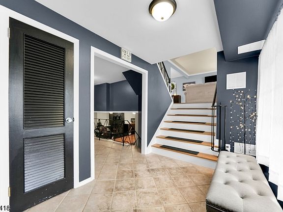 3rd image of 333 Foxwood Rd
